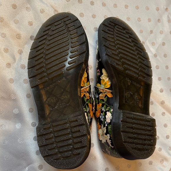 NWOT! Dr. Martens Darcy Black Leather Floral Size 8 Double-Buckle Mary Janes - Picture 12 of 16